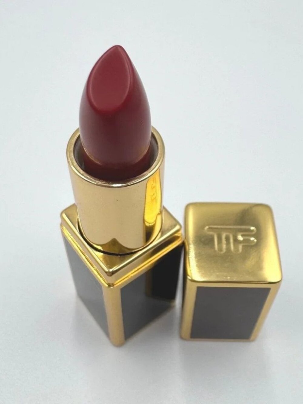 Tom Ford Mini Lipstick - Scarlet Rouge - Picture 2 of 5